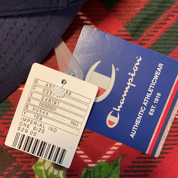 🧢NWT Navy Champion Ball Cap from Urban Outfitters! - Picture 2 of 7